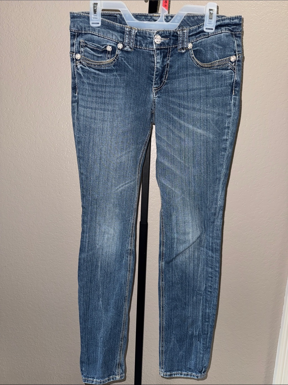 Seven7 Slim Straight Jeans in Medium Blue size 6